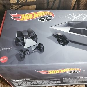 Mattel 1/10 rc Tesla Cybertruck.